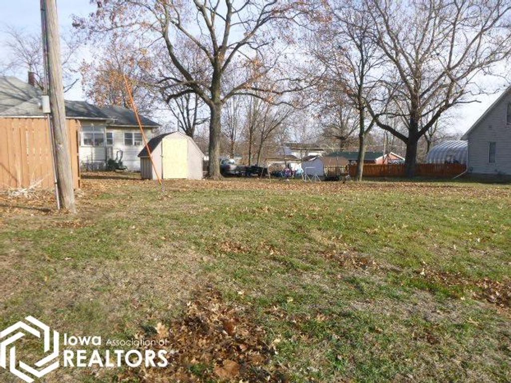 Photo of 302 N Madison Street, Bloomfield, IA 52537 (MLS # 6335039)