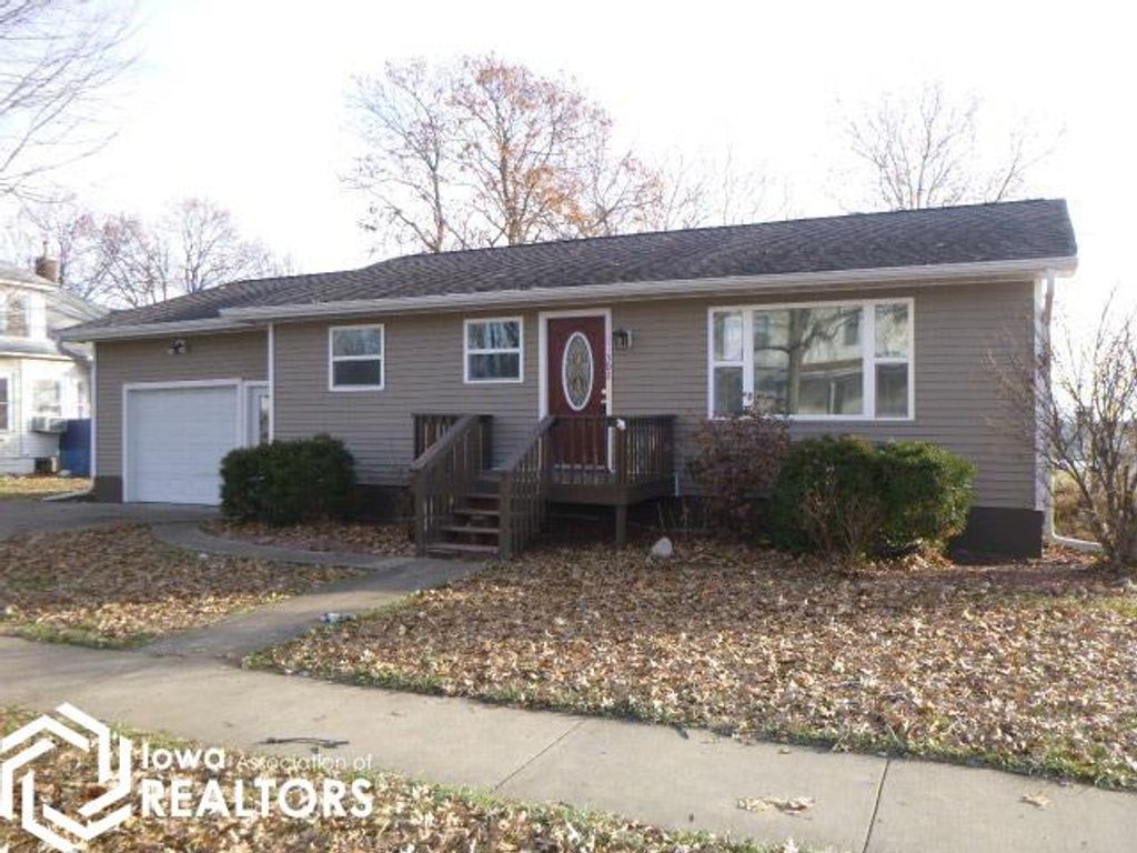 Photo of 302 N Madison Street, Bloomfield, IA 52537 (MLS # 6335039)