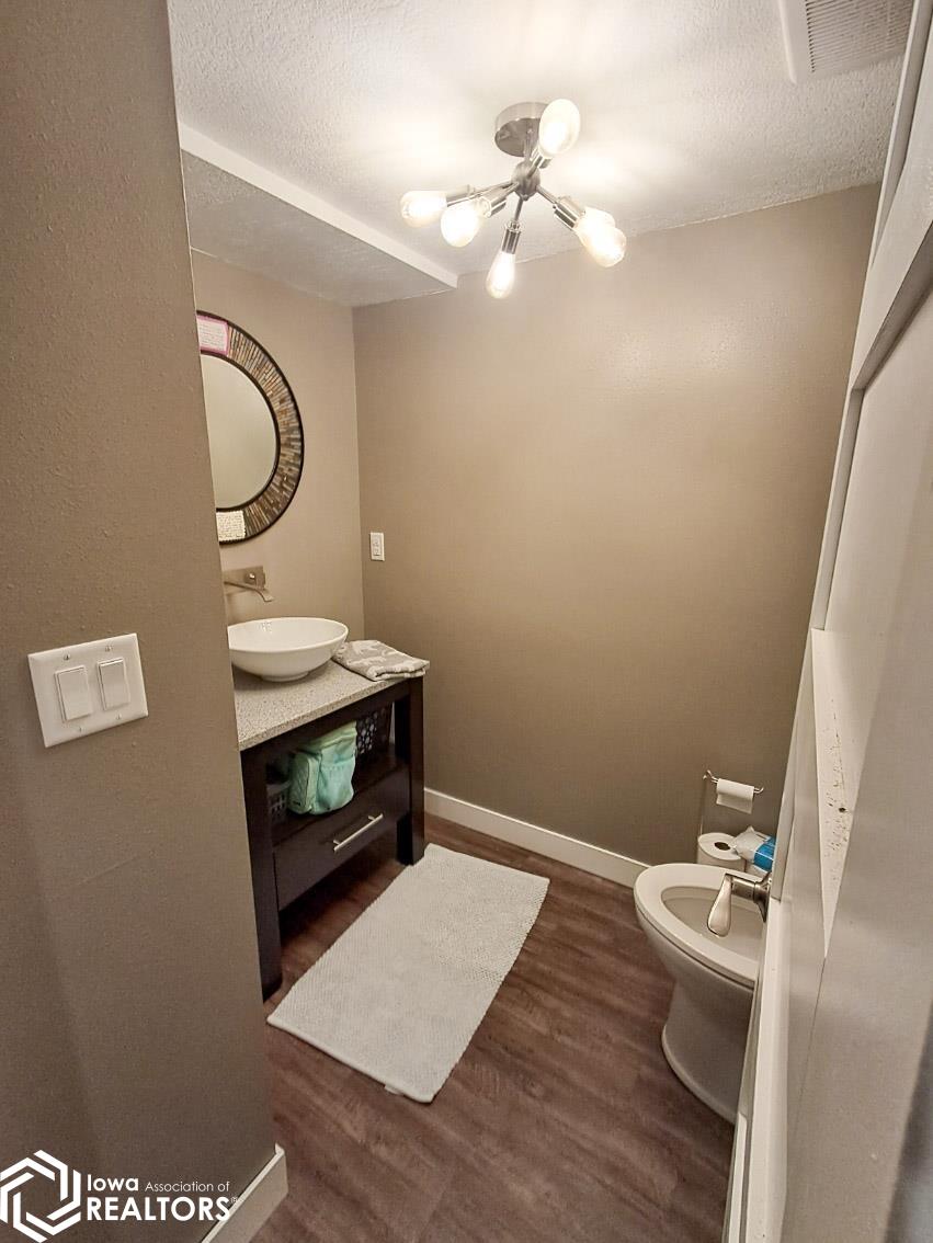 Photo 1 of 20 — 1798 190th Street, Creston, IA 50801