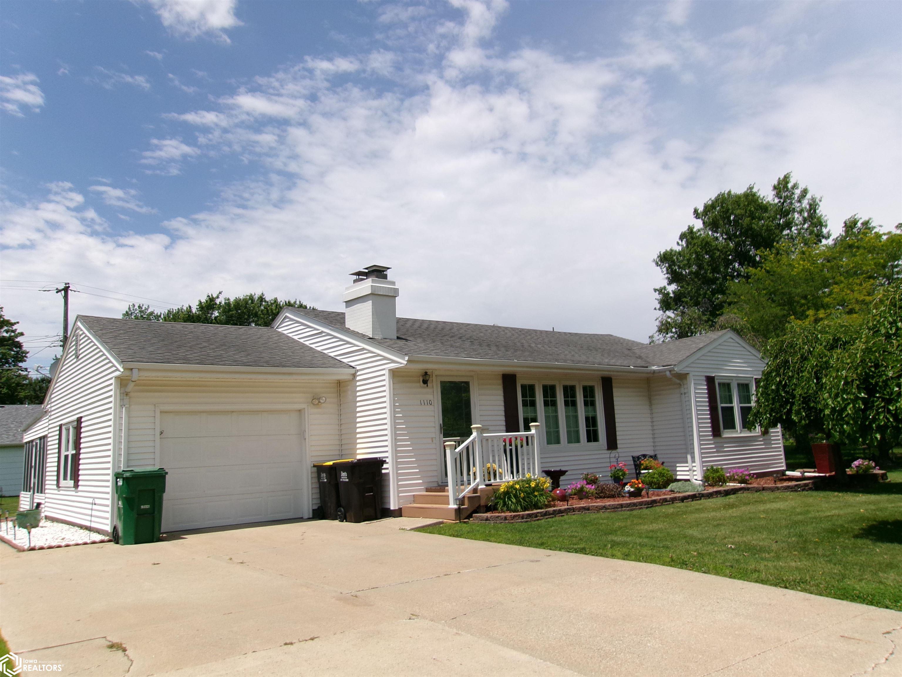 Photo 1 of 31 — 1110 N Lincoln Street, Creston, IA 50801