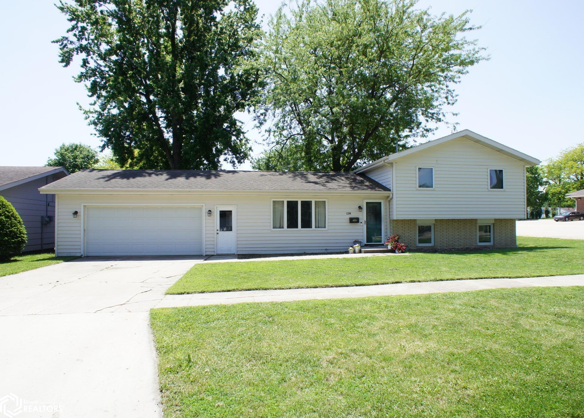 Photo 1 of 28 — 1204 Nancy Lane, Webster City, IA 50595