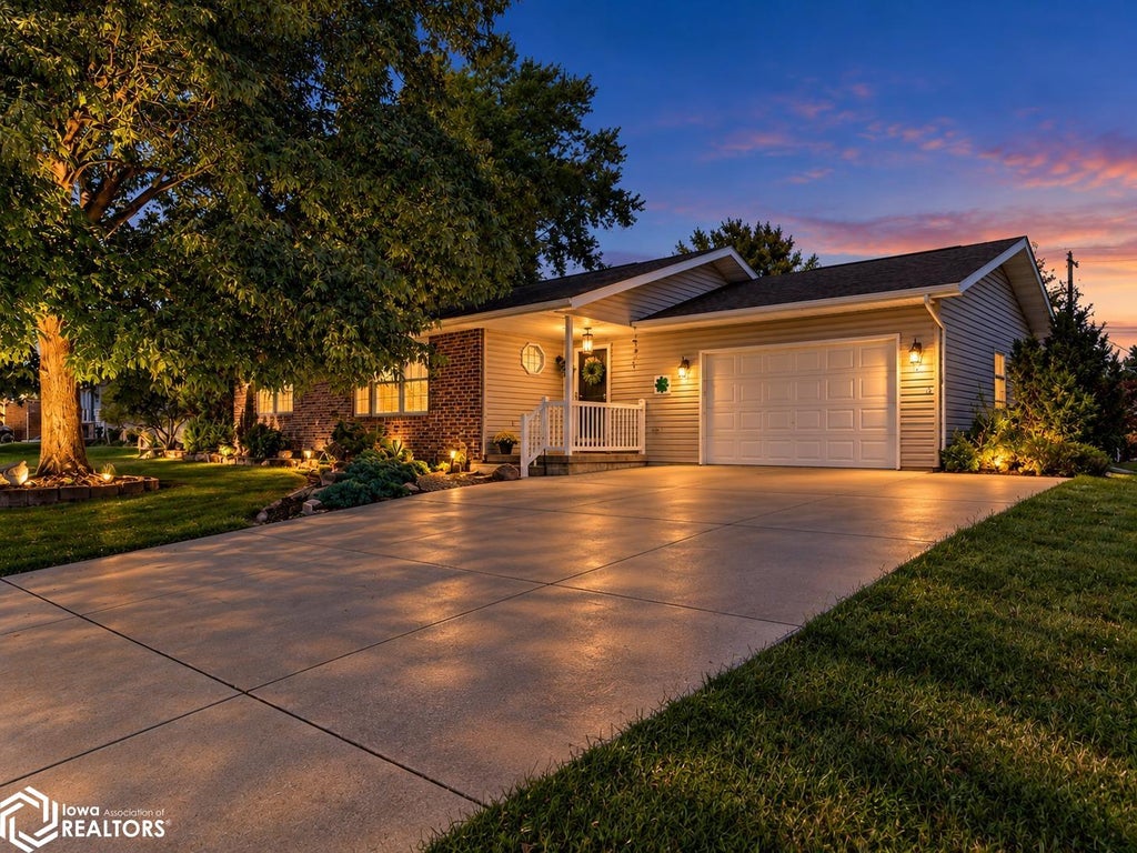 Photo of 610 Iowa Joe Street, West Point, IA 52656 (MLS # 6342409)