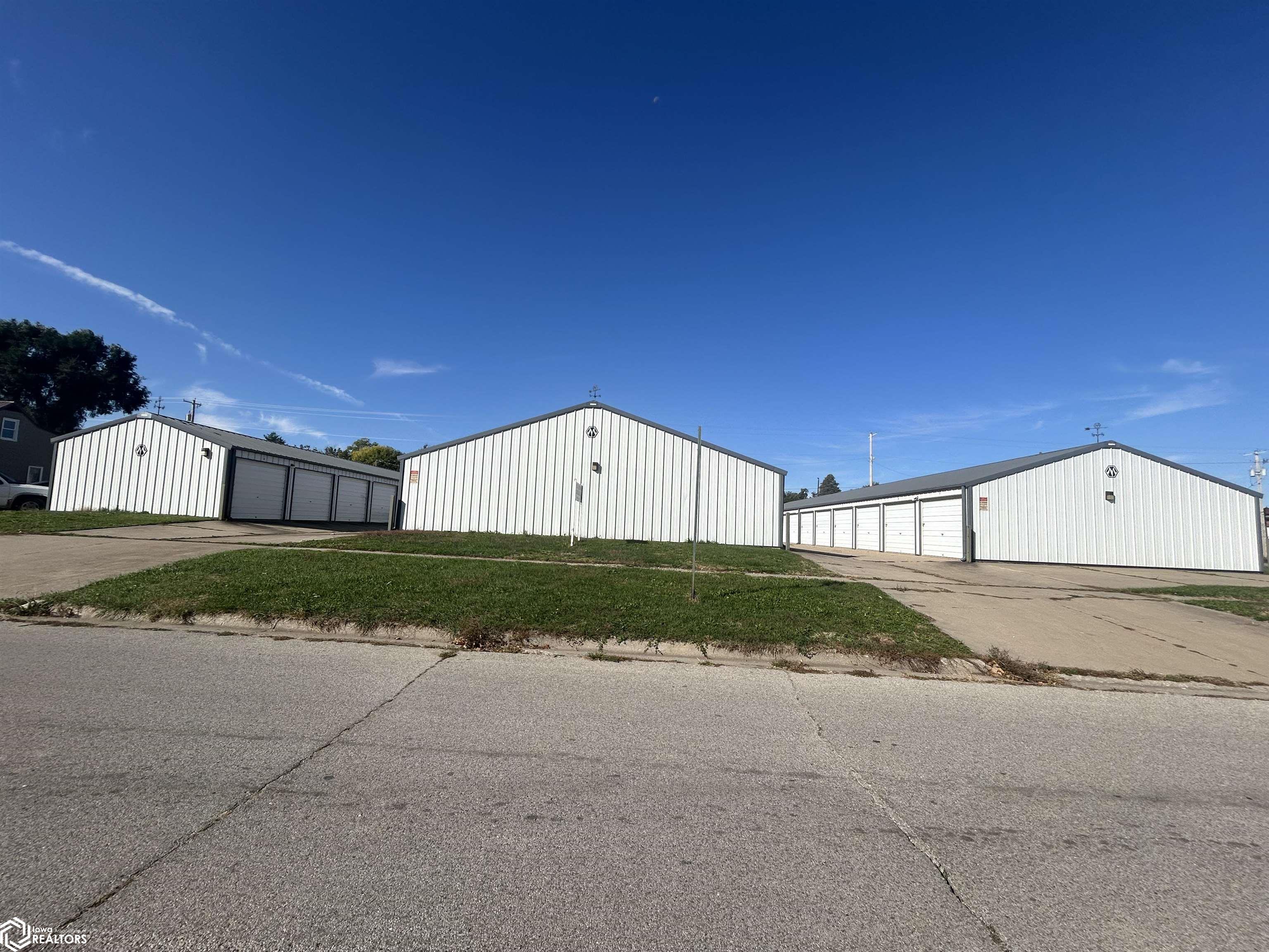 Photo 1 of 8 — 718 & 910 N 4th Avenue, Marshalltown, IA 50158