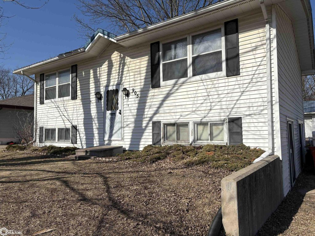 Photo of 905 W Tyler Avenue, Fairfield, IA 52556 (MLS # 6335443)