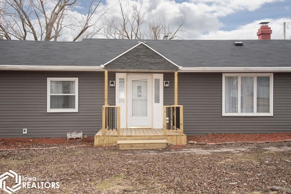 Photo of 324 Elmdale Avenue, Ottumwa, IA 52501 (MLS # 6336234)