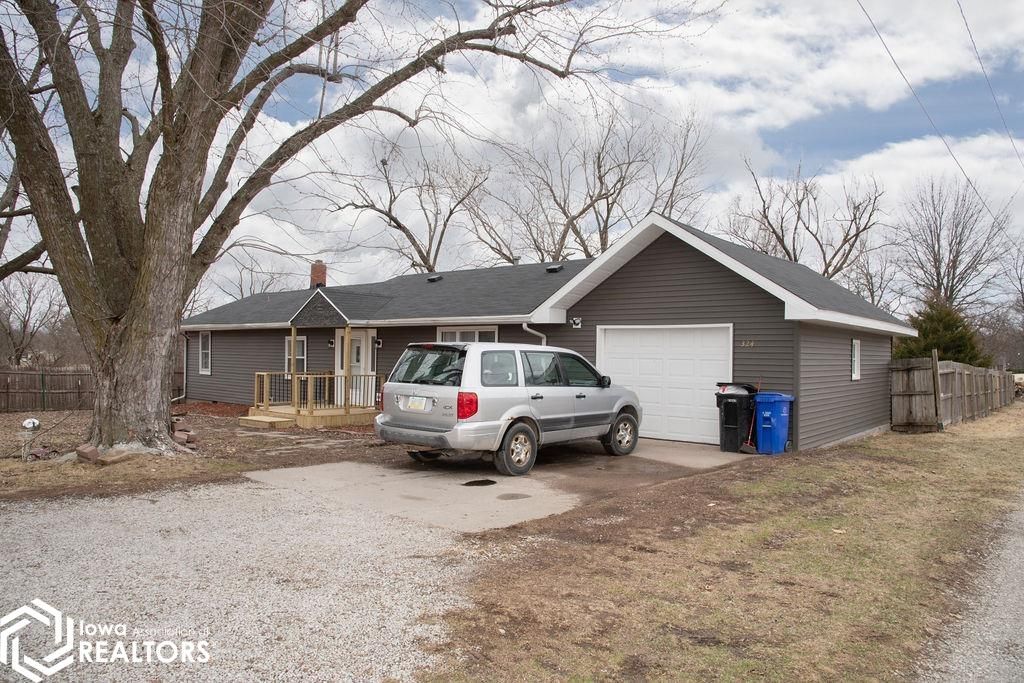 Photo of 324 Elmdale Avenue, Ottumwa, IA 52501 (MLS # 6336234)