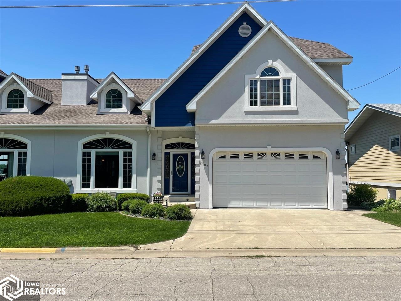 2707 S Lakeview Drive 2707