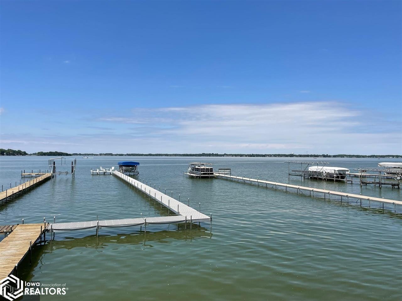 2707 S Lakeview Drive 2707