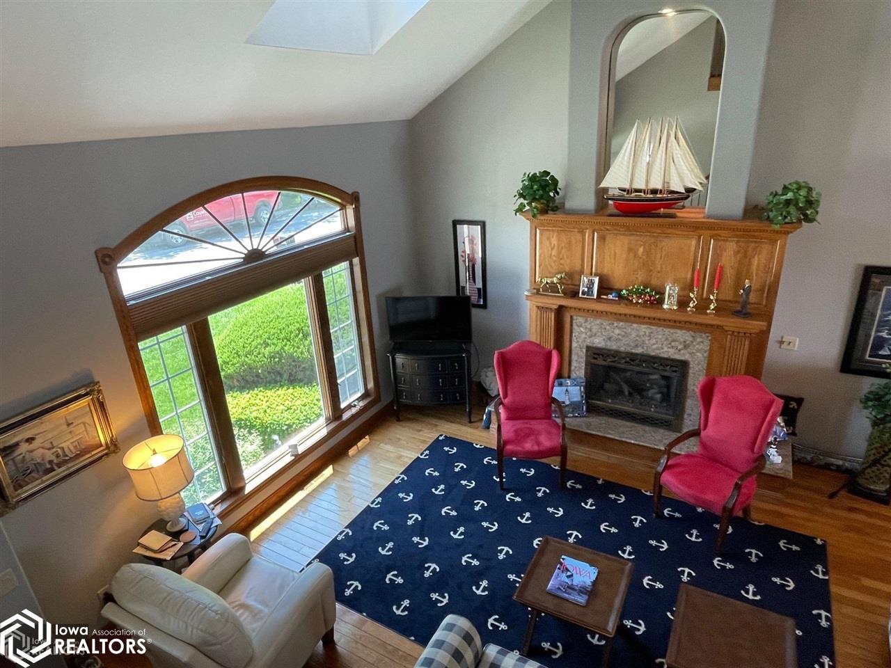 2707 S Lakeview Drive 2707