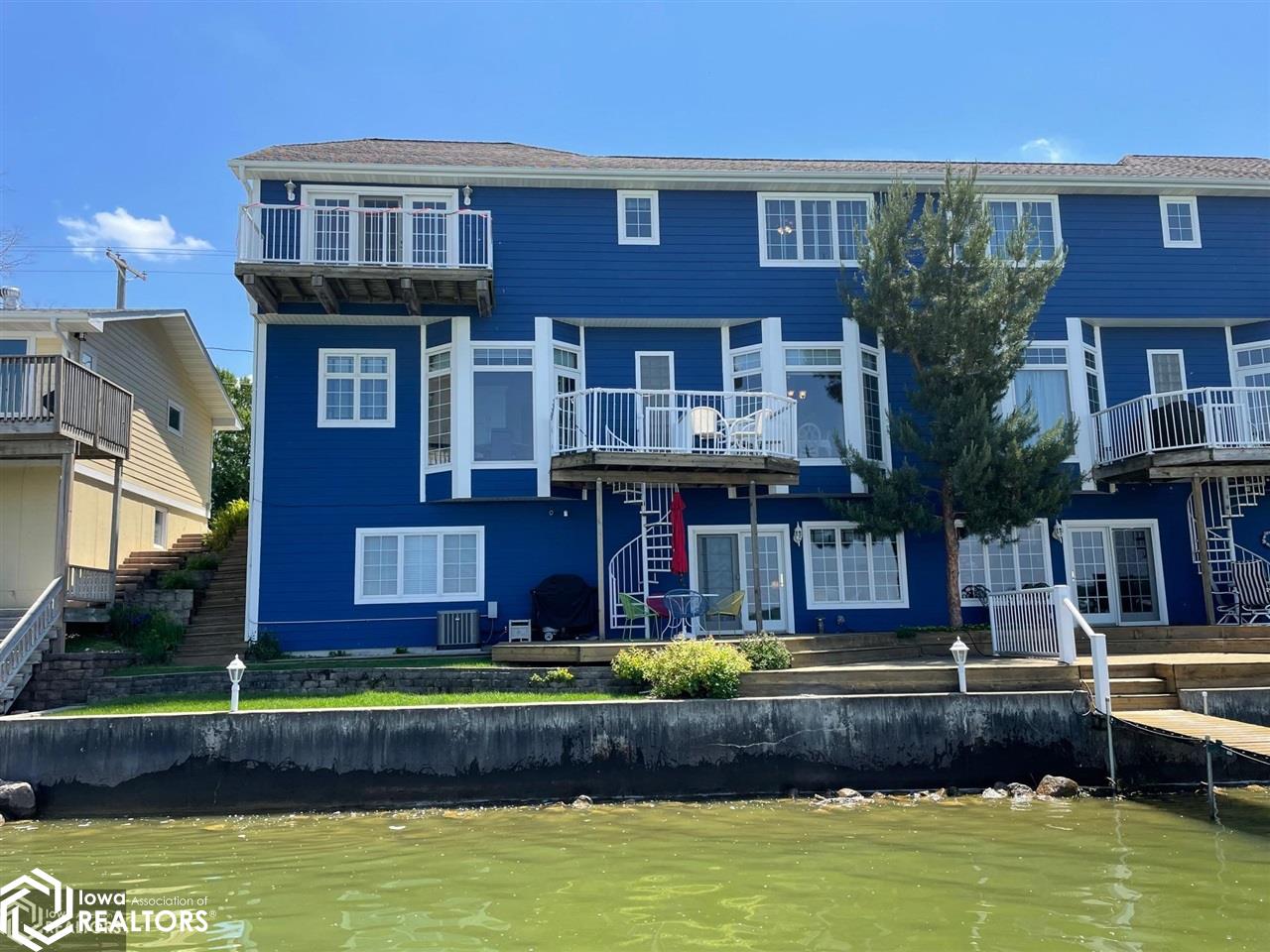 2707 S Lakeview Drive 2707