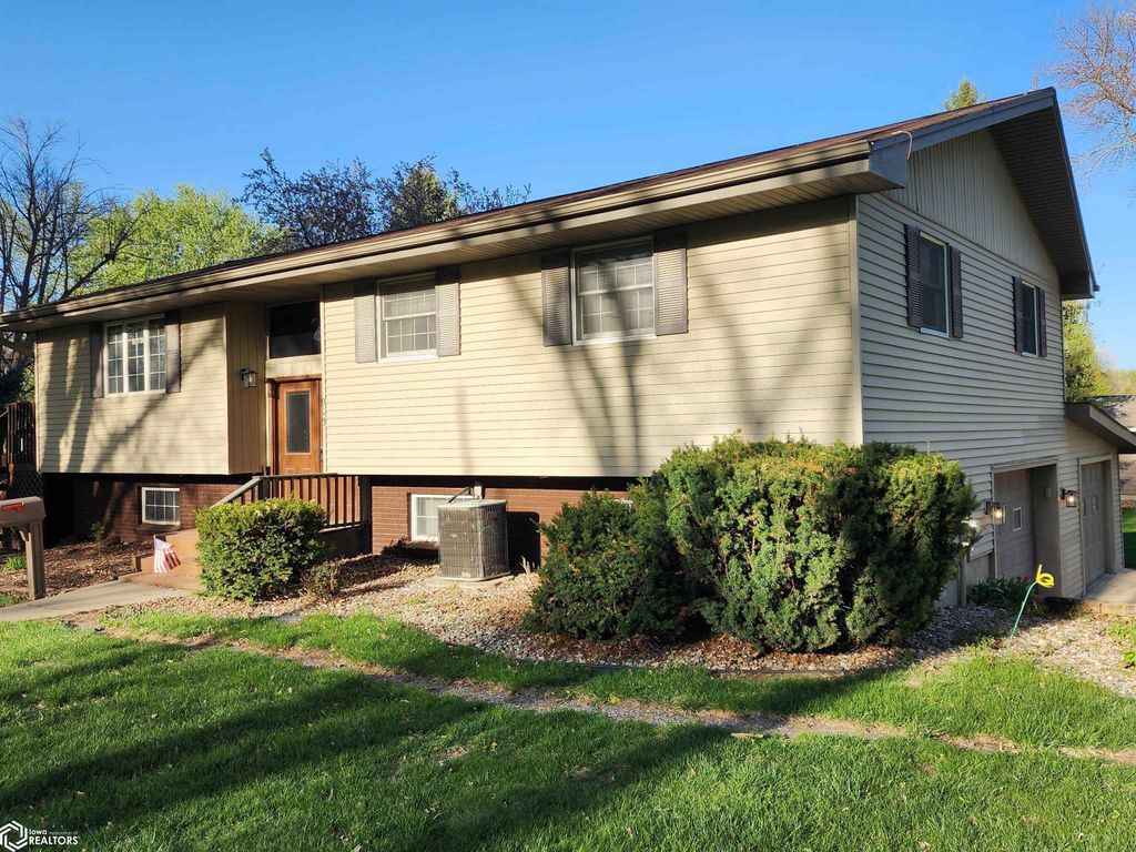 Photo of 919 S Main St St, Ida Grove, IA 51445 (MLS # 6337581)