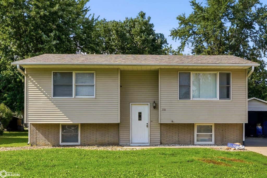 Photo of 710 N Bergdahl Court, Mount Pleasant, IA 52641 (MLS # 6340026)