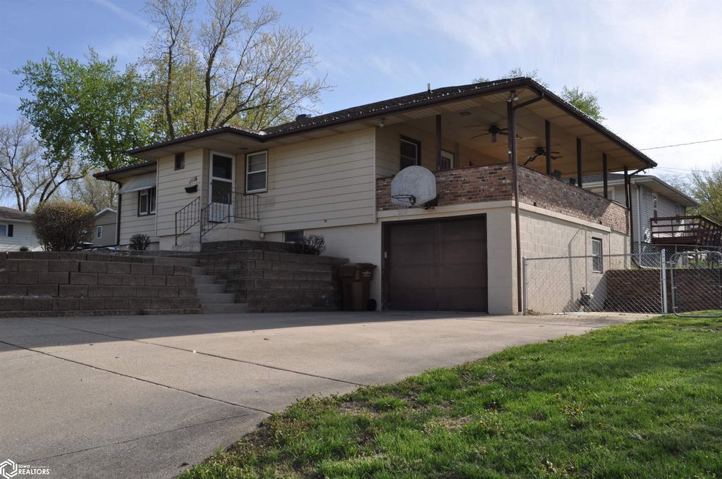 Photo of 1116 Vine Street, Carroll, IA 51401 (MLS # 6337458)