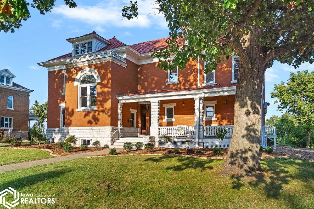 729 Grand Avenue