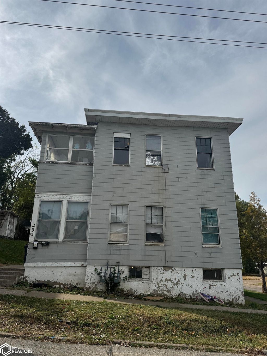 Photo of 235 S 9Th Street, Burlington, IA 52601 (MLS # 6333178)