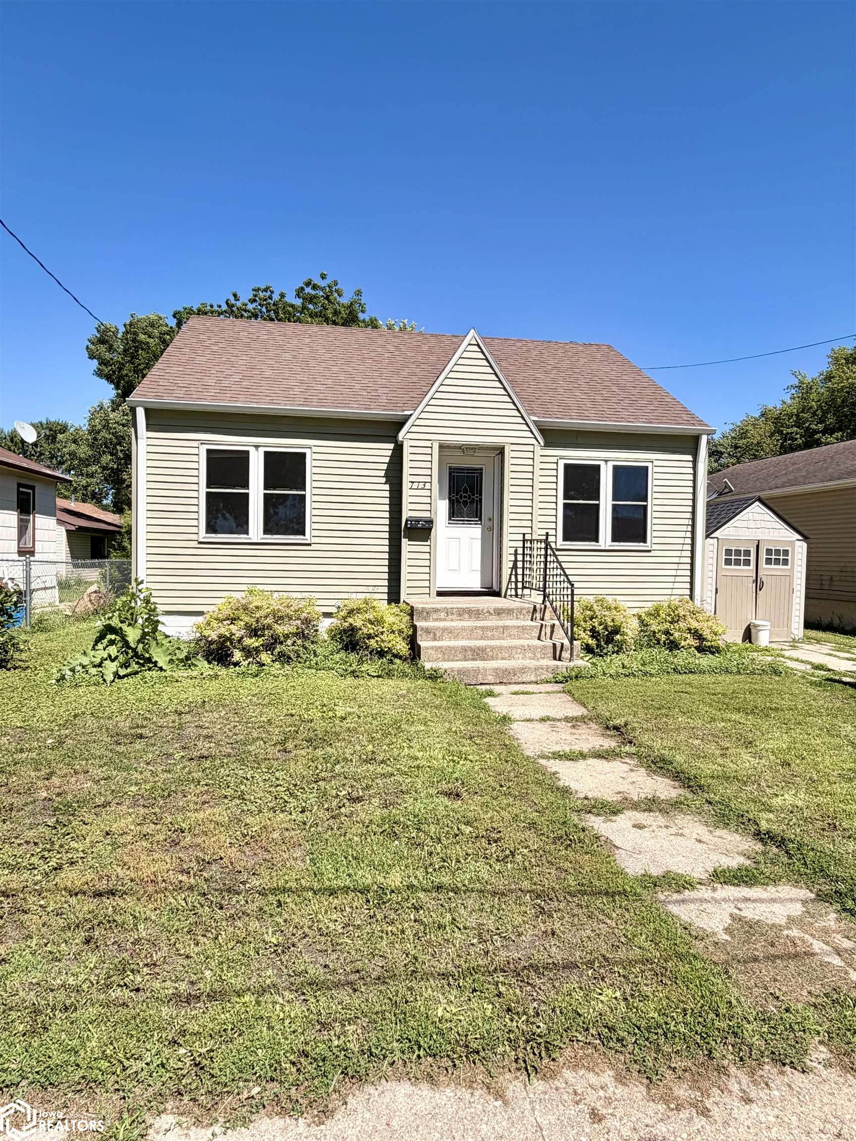 Photo 1 of 17 — 713 N Tyler Avenue, Mason City, IA 50401