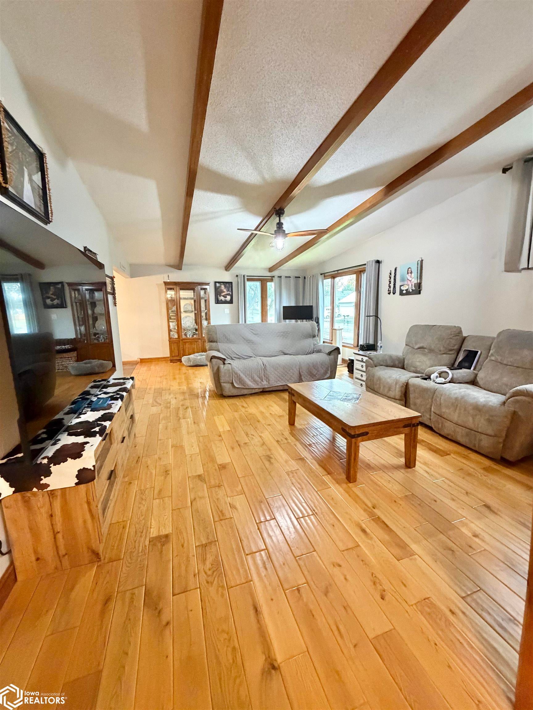 305 3rd Avenue NW - Photo 2