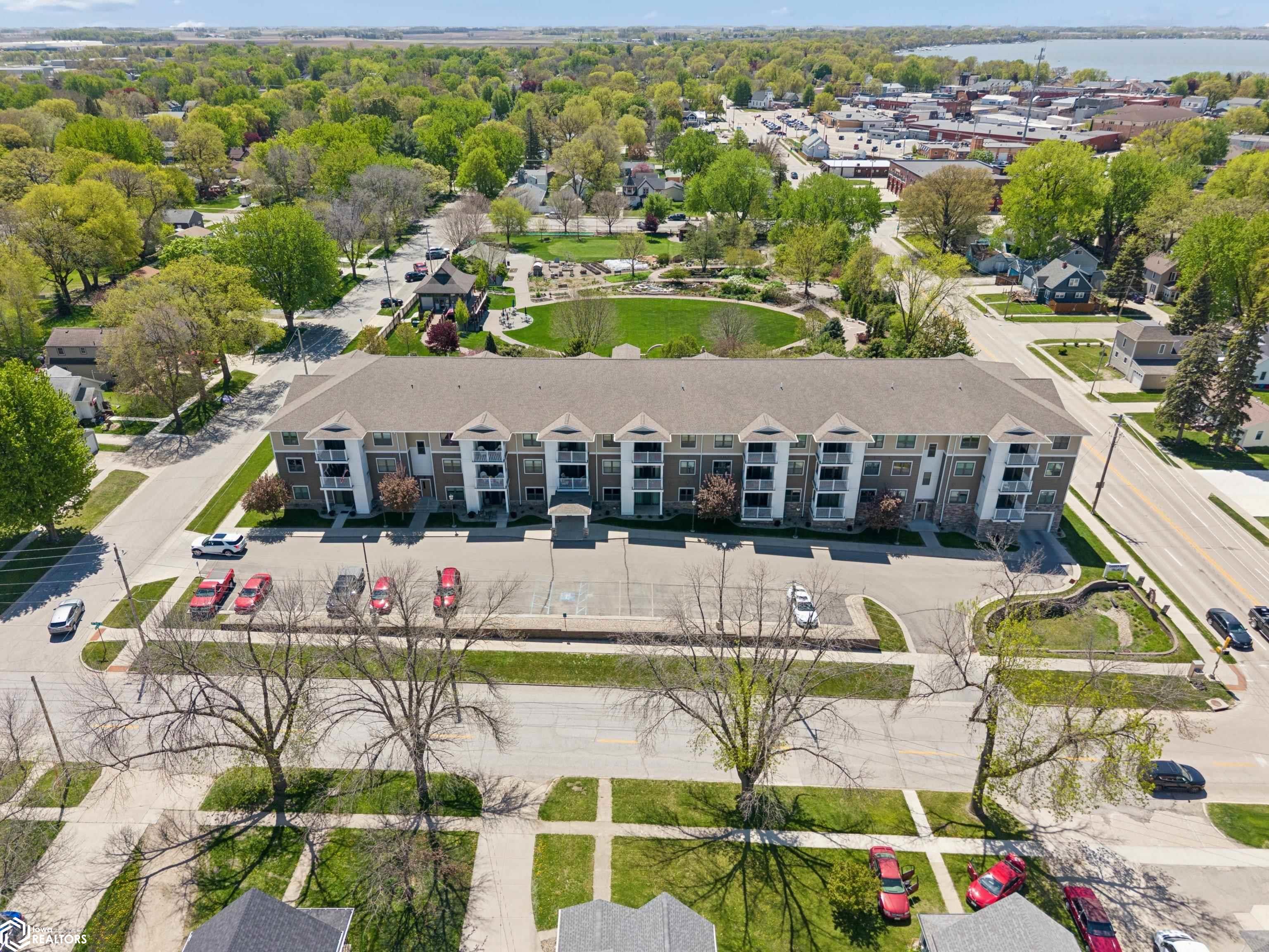 Photo 1 of 31 — 809 7th Ave N #313, Clear Lake, IA 50428