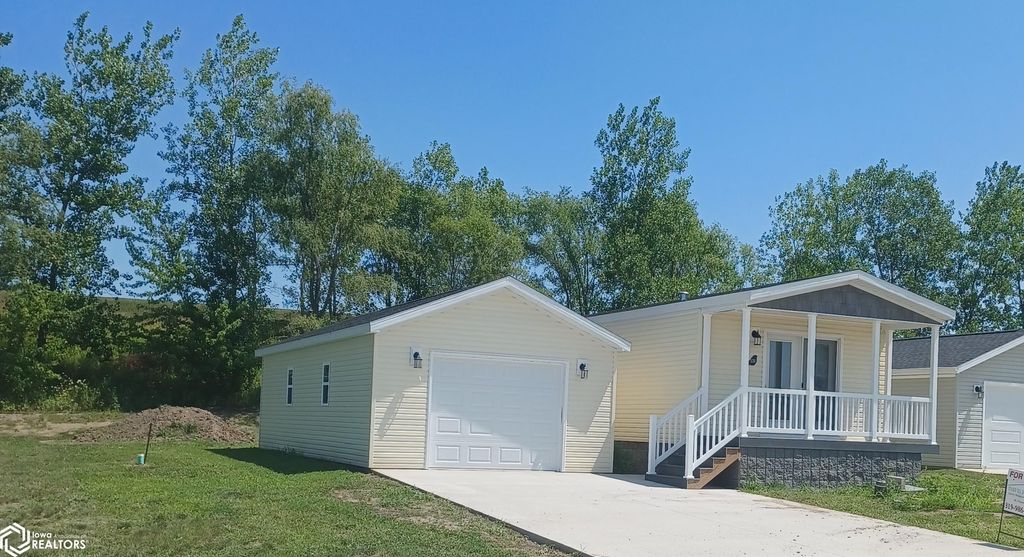 Photo of 1500 E Linden #131 Drive, Mount Pleasant, IA 52641 (MLS # 6327076)