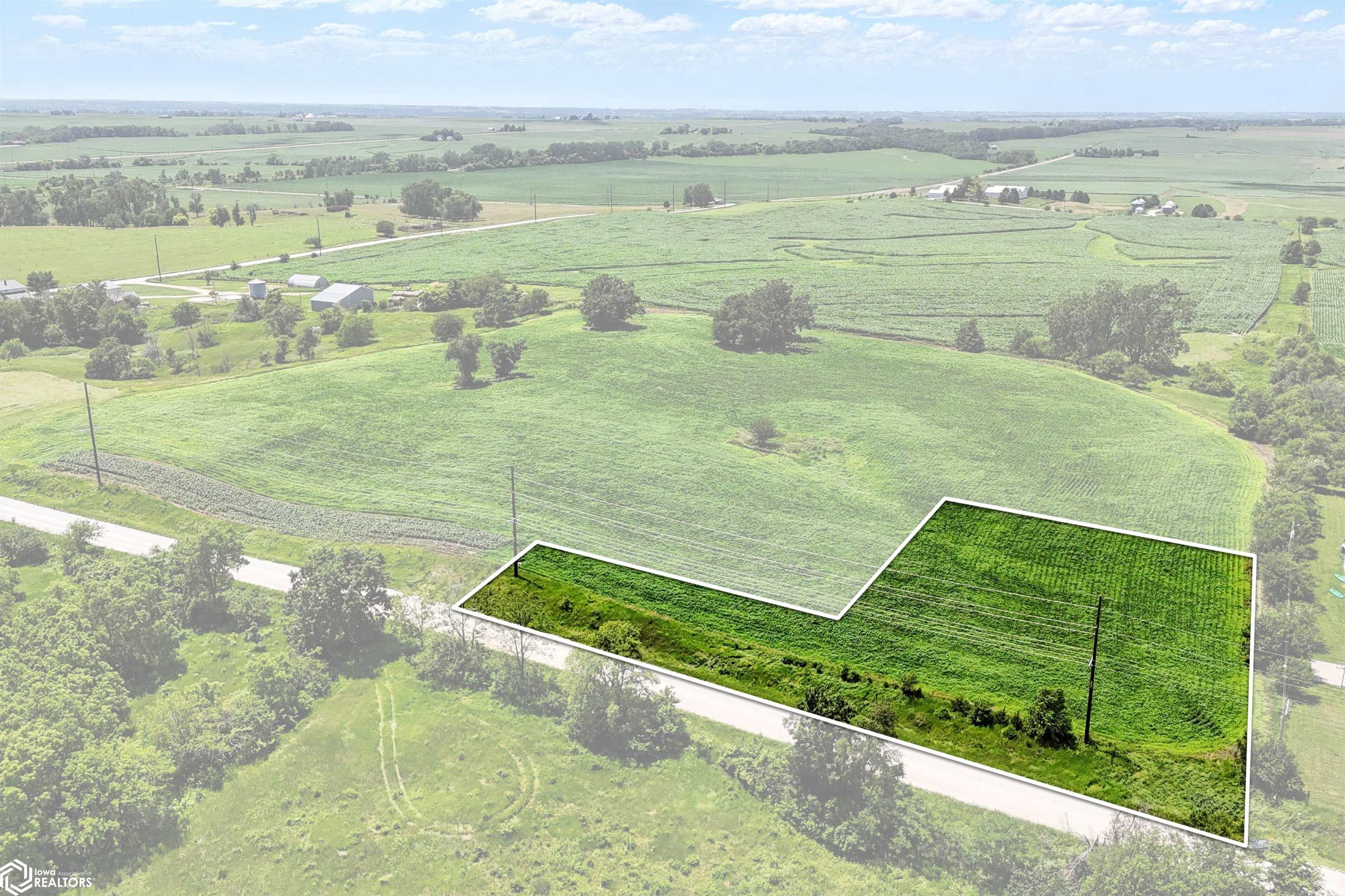 Photo 1 of 14 — 32019 645th Avenue, Maxwell, IA 50161