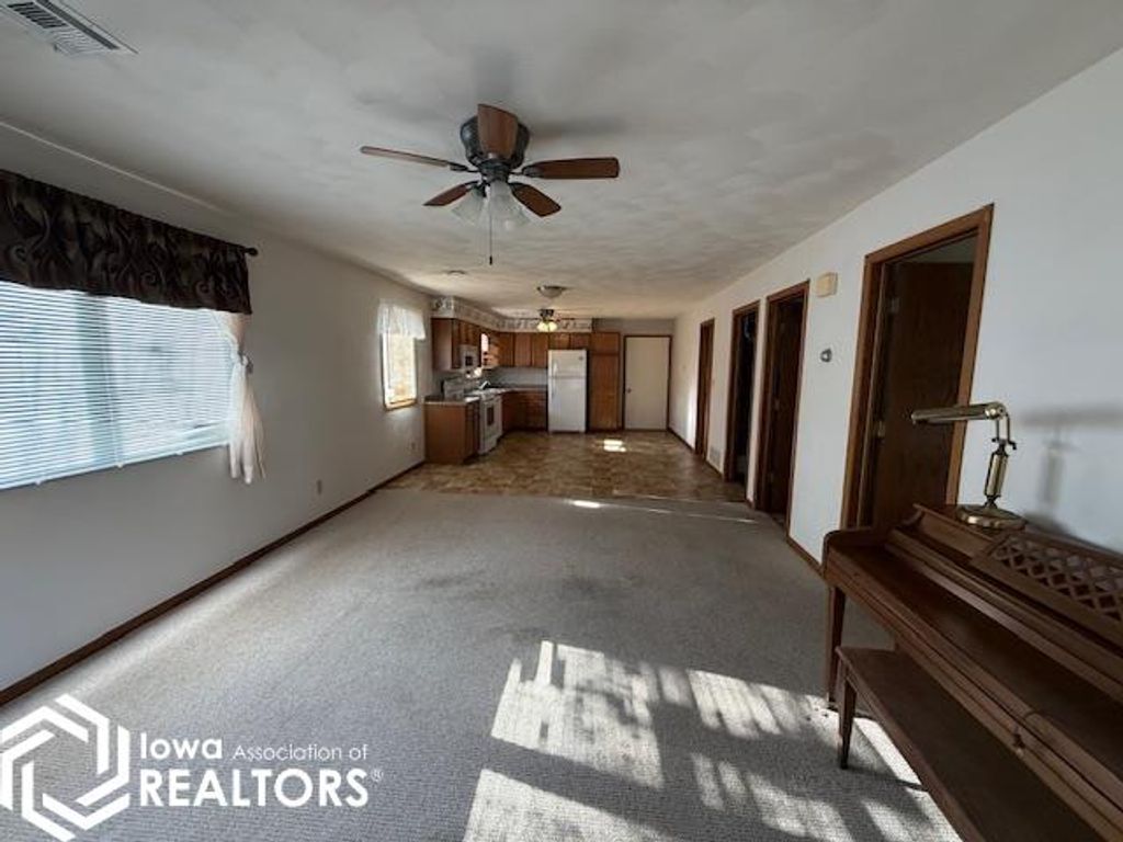 Photo of 905 S Harrison Place, Mount Pleasant, IA 52641 (MLS # 6334406)