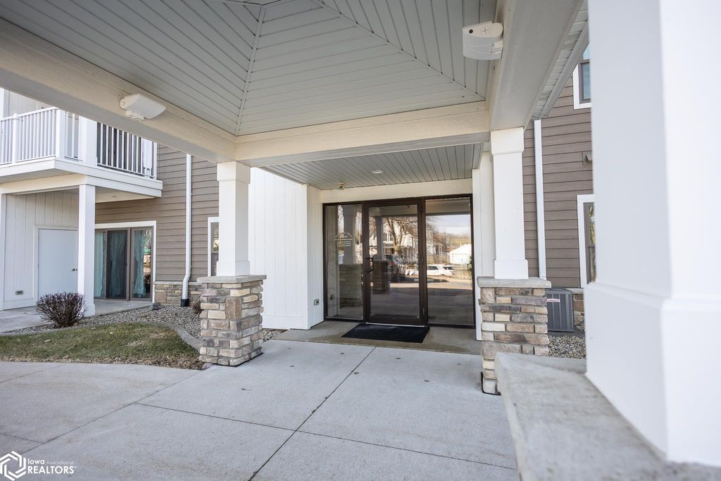 Photo of 809 7th Ave N #102 Ave, Clear Lake, IA 50428 (MLS # 6336281)