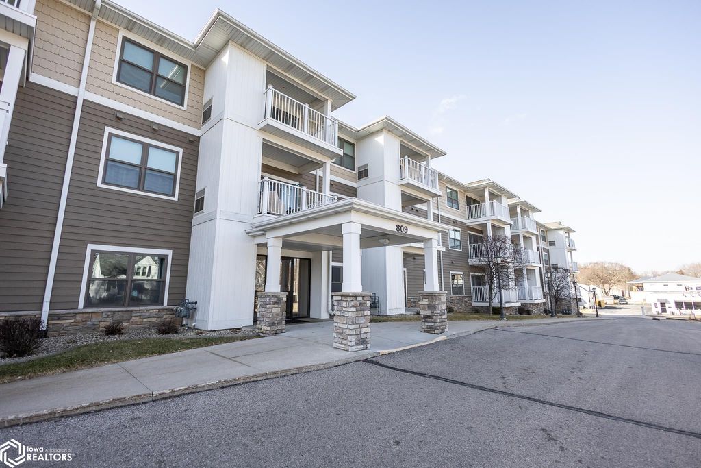 Photo of 809 7th Ave N #102 Ave, Clear Lake, IA 50428 (MLS # 6336281)