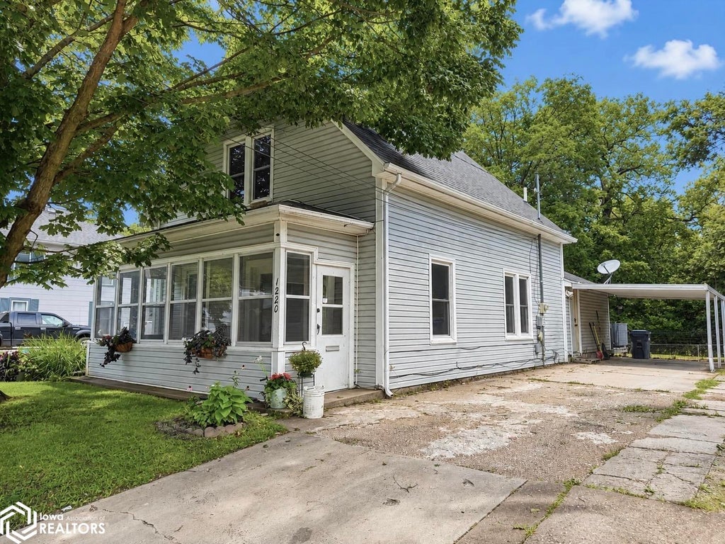 Photo of 1220 Virginia Ave. AVE, Burlington, IA 52601 (MLS # 6341552)