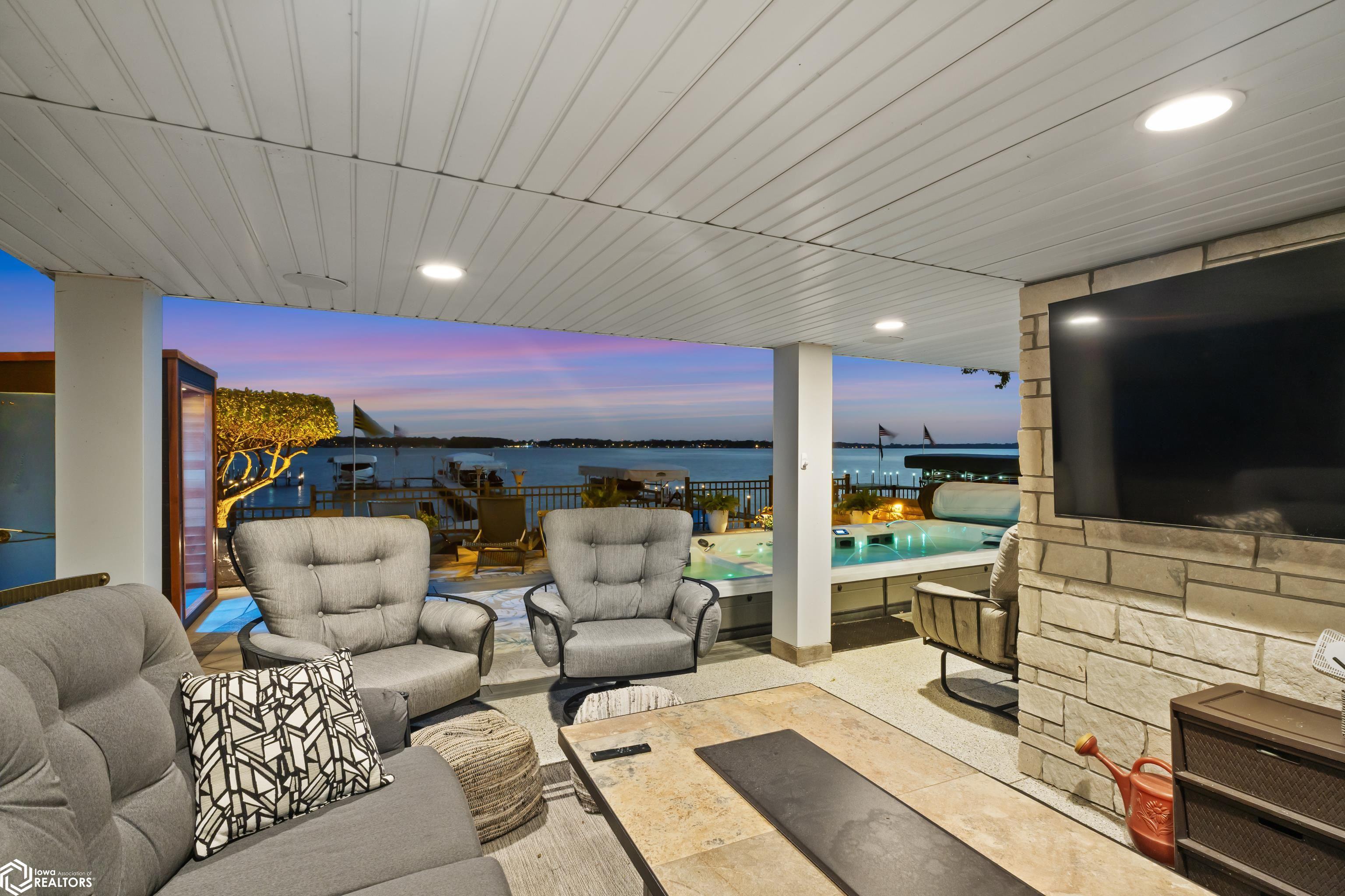 2015 N Shore Drive