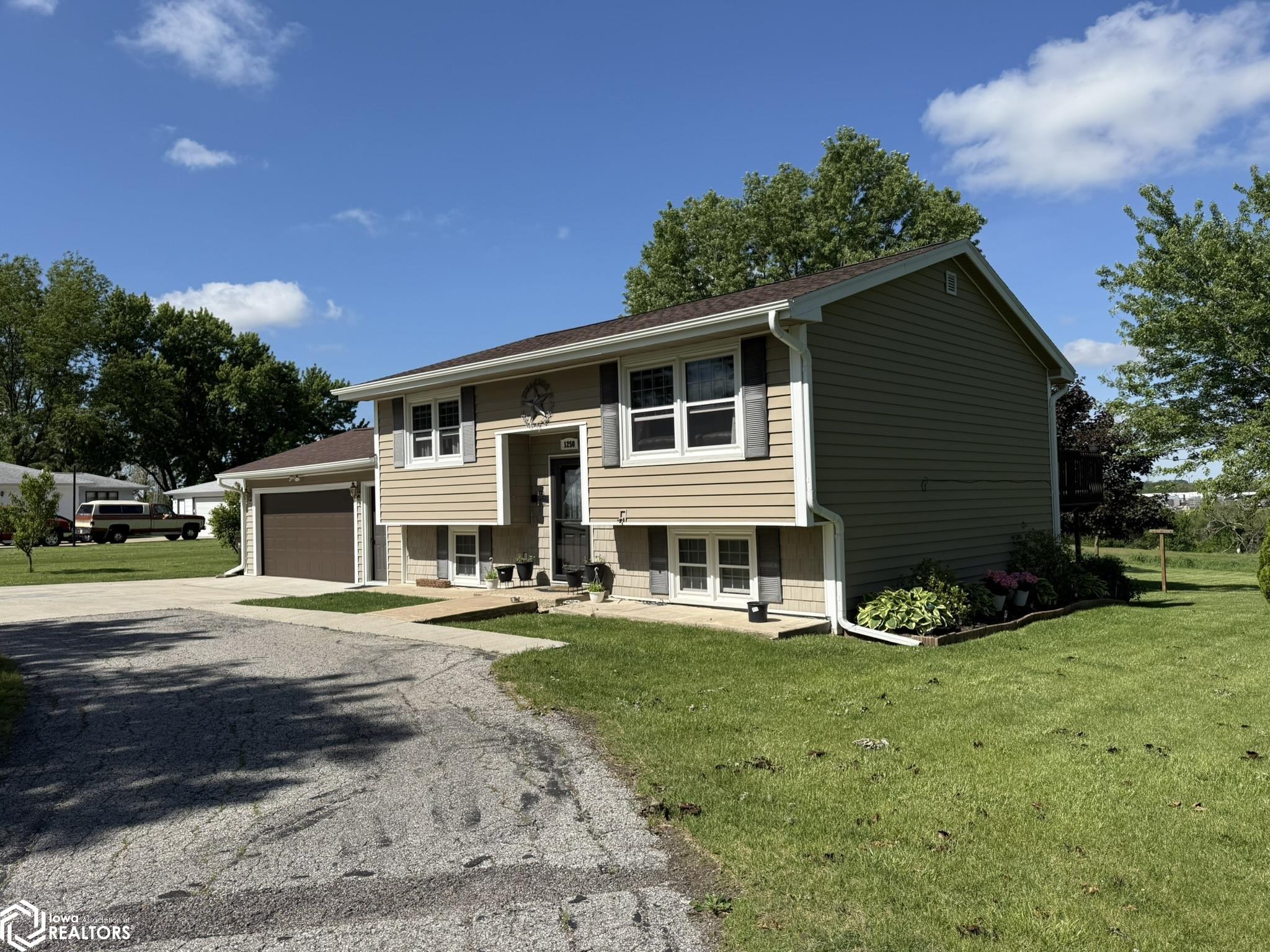 1250 S Ridge