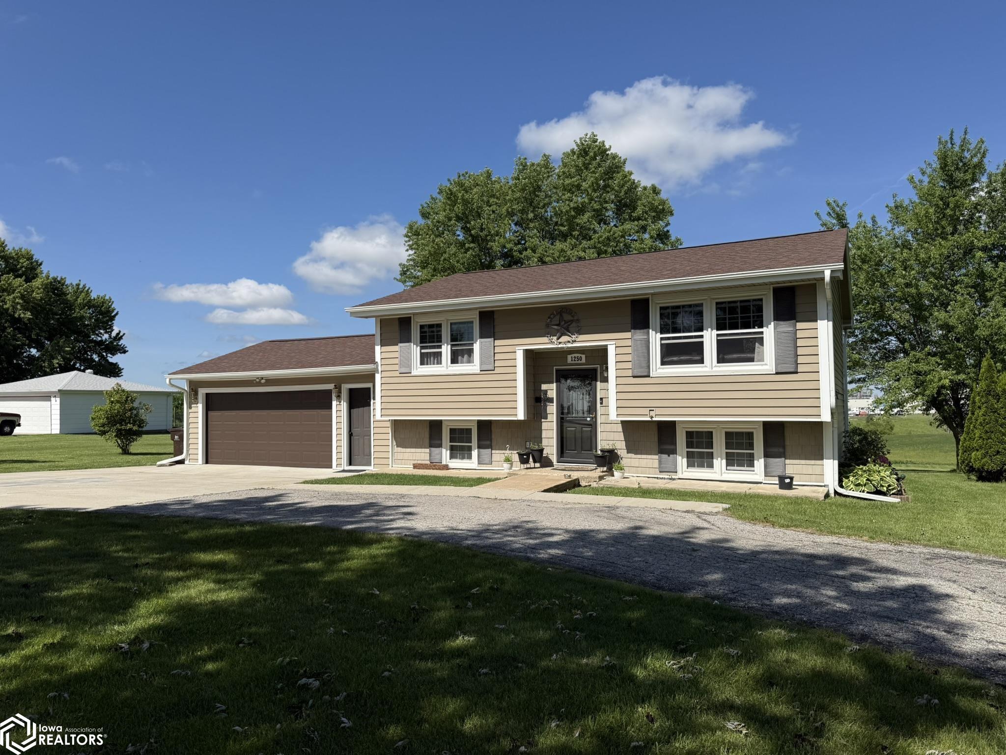 1250 S Ridge