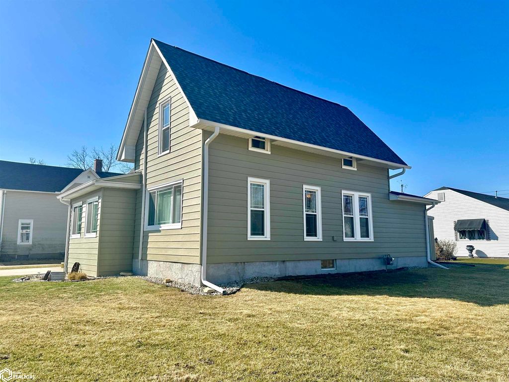 Photo of 1233 Main Street, Grinnell, IA 50112 (MLS # 6336325)