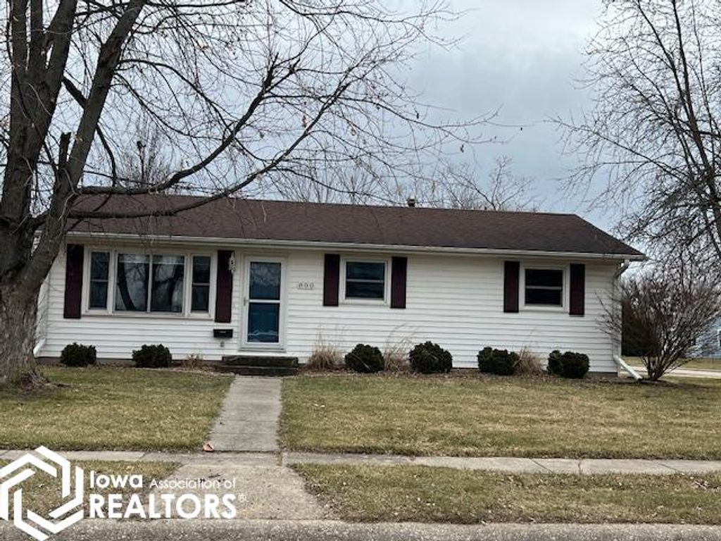 Photo of 800 E Cedar Lane, Mount Pleasant, IA 52641 (MLS # 6334019)