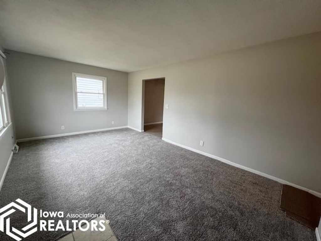 Photo of 800 E Cedar Lane, Mount Pleasant, IA 52641 (MLS # 6334019)