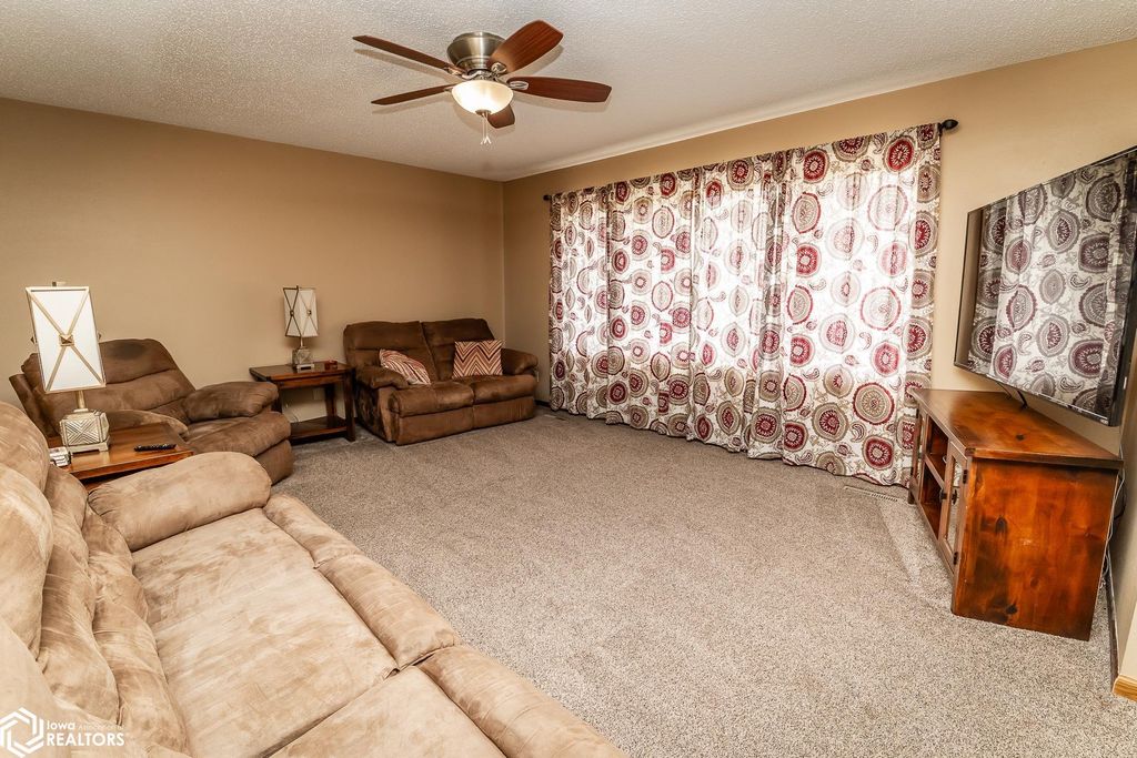 Photo of 2233 Hart Avenue, State Center, IA 50247 (MLS # 6333397)