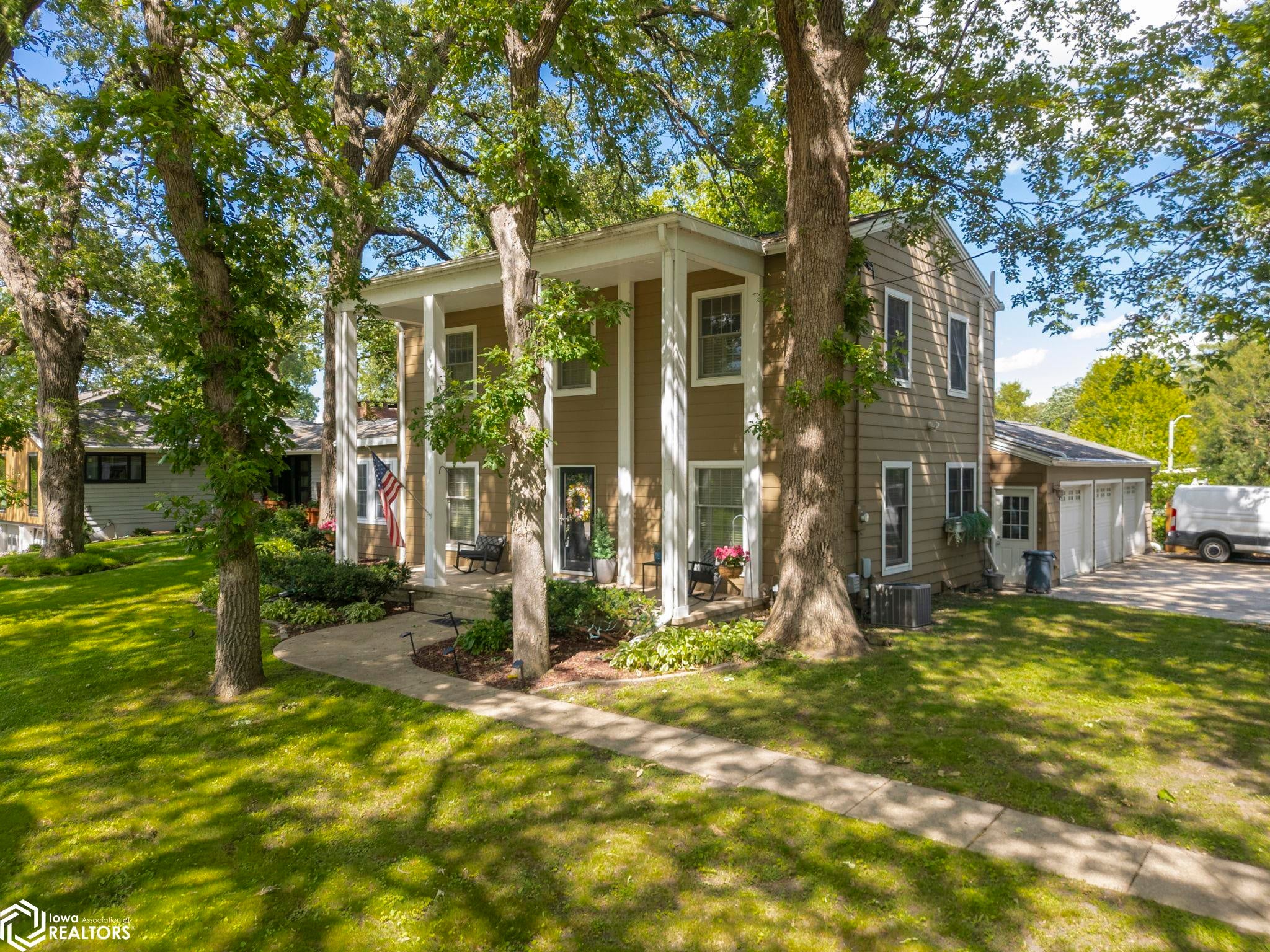 500 18th Street W