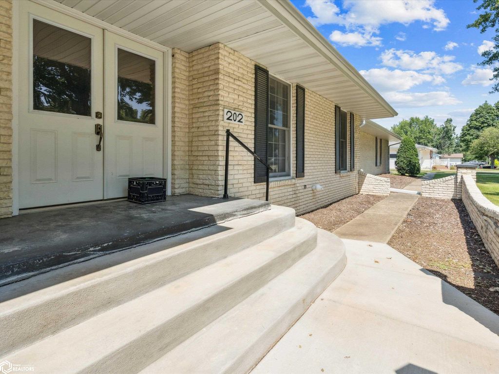 Photo of 202 Orchard Lane, New London, IA 52645 (MLS # 6331122)