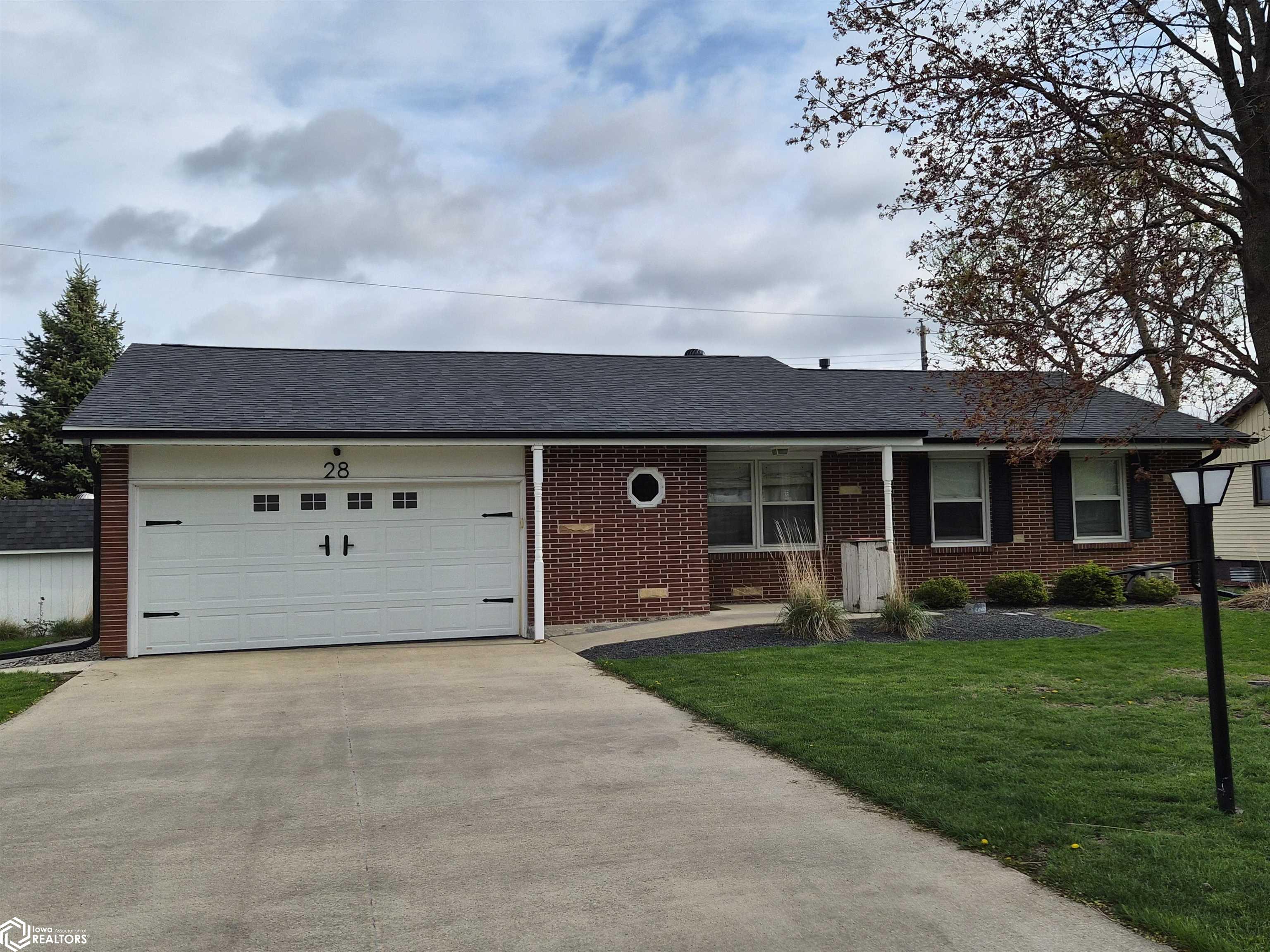Photo 1 of 39 — 28 Spruce Drive, Eagle Grove, IA 50533