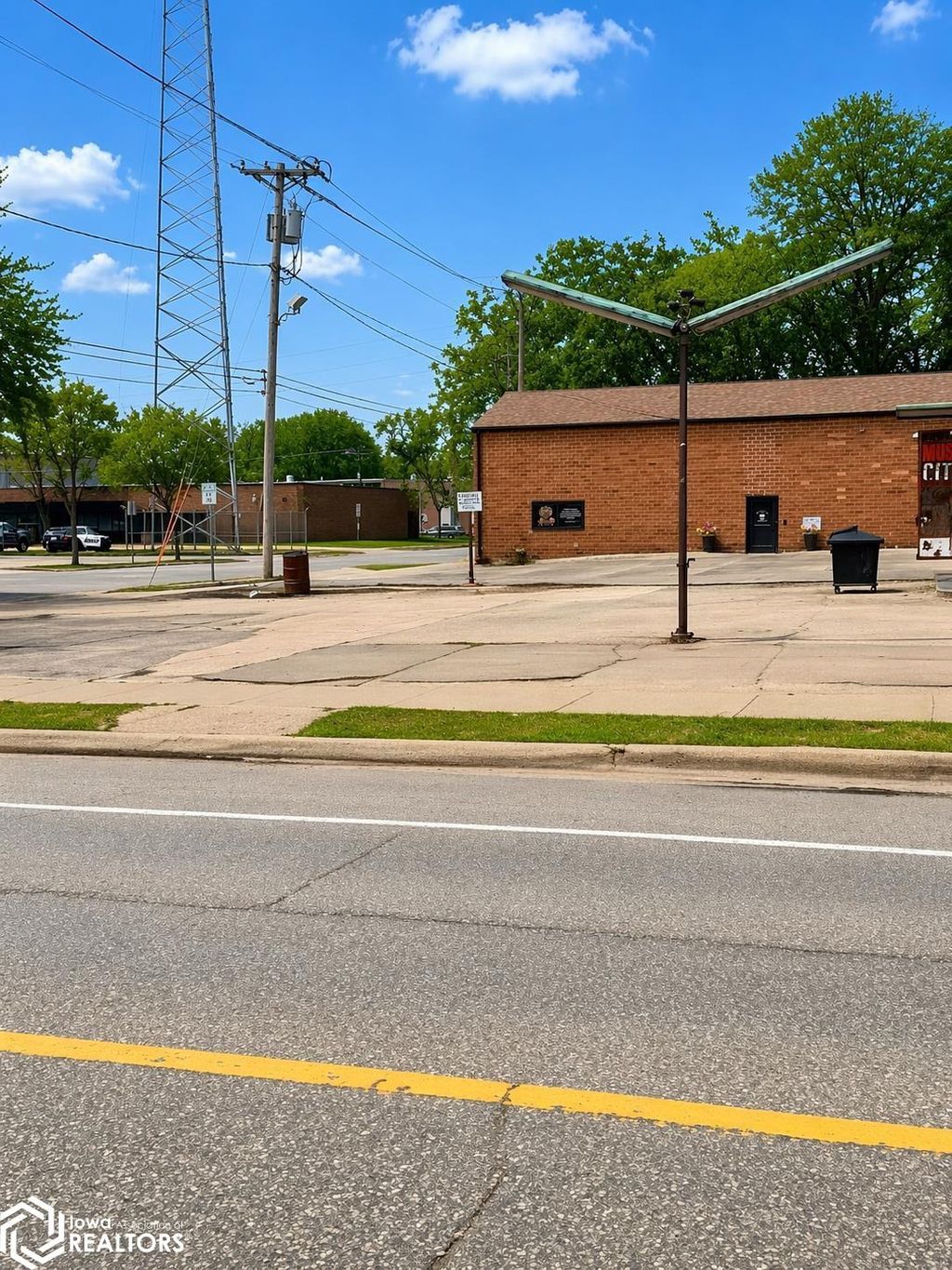 Photo of 125 1st Street SE, Mason City, IA 50401 (MLS # 6337213)