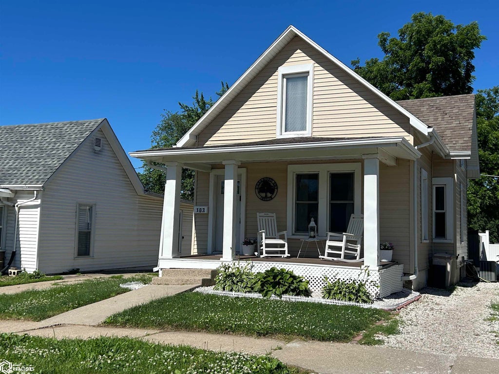 Photo of 103 S 12Th Street, Marshalltown, IA 50158 (MLS # 6339305)