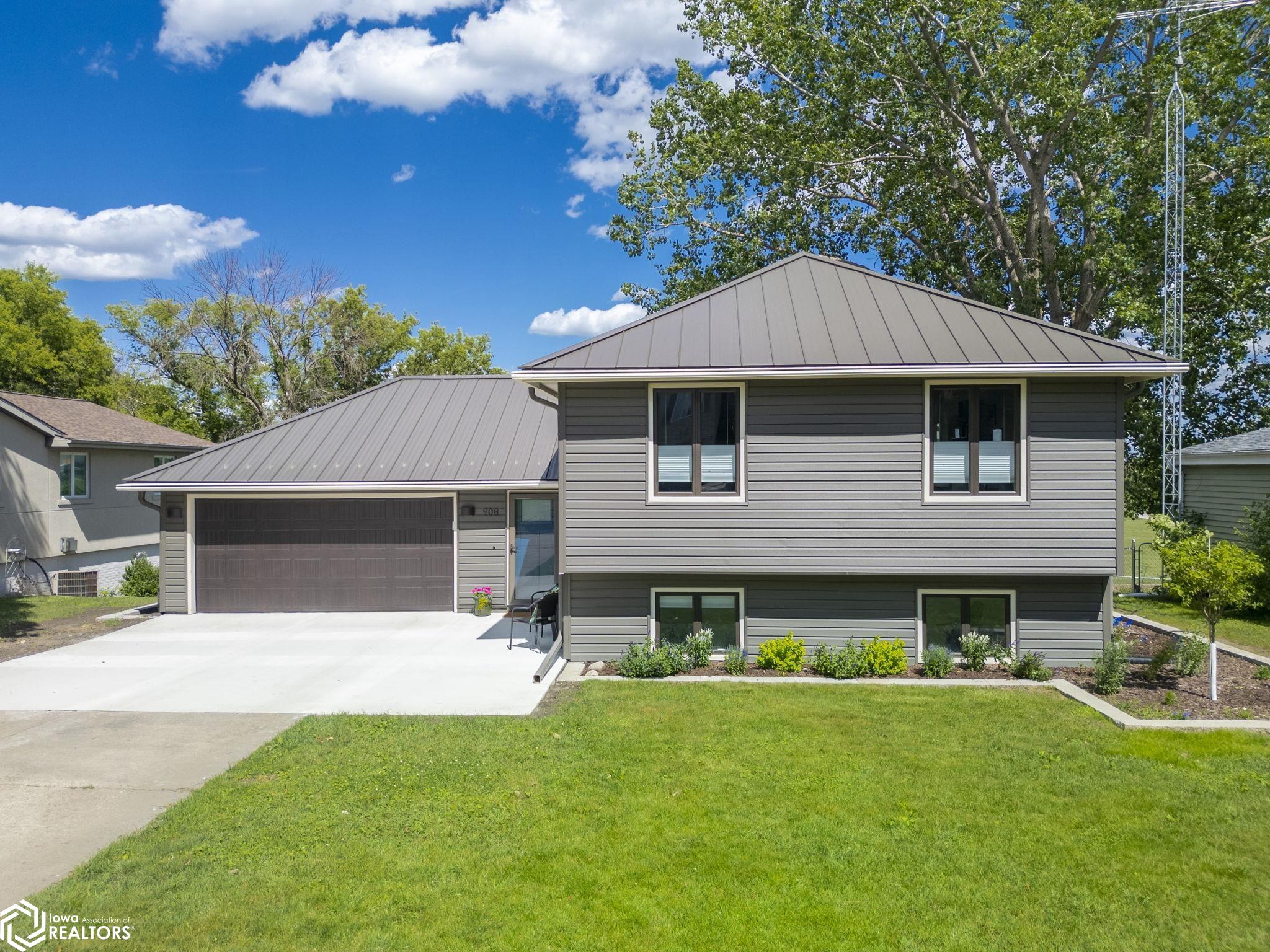 Photo 1 of 34 — 908 S 15th Street, Clear Lake, IA 50428