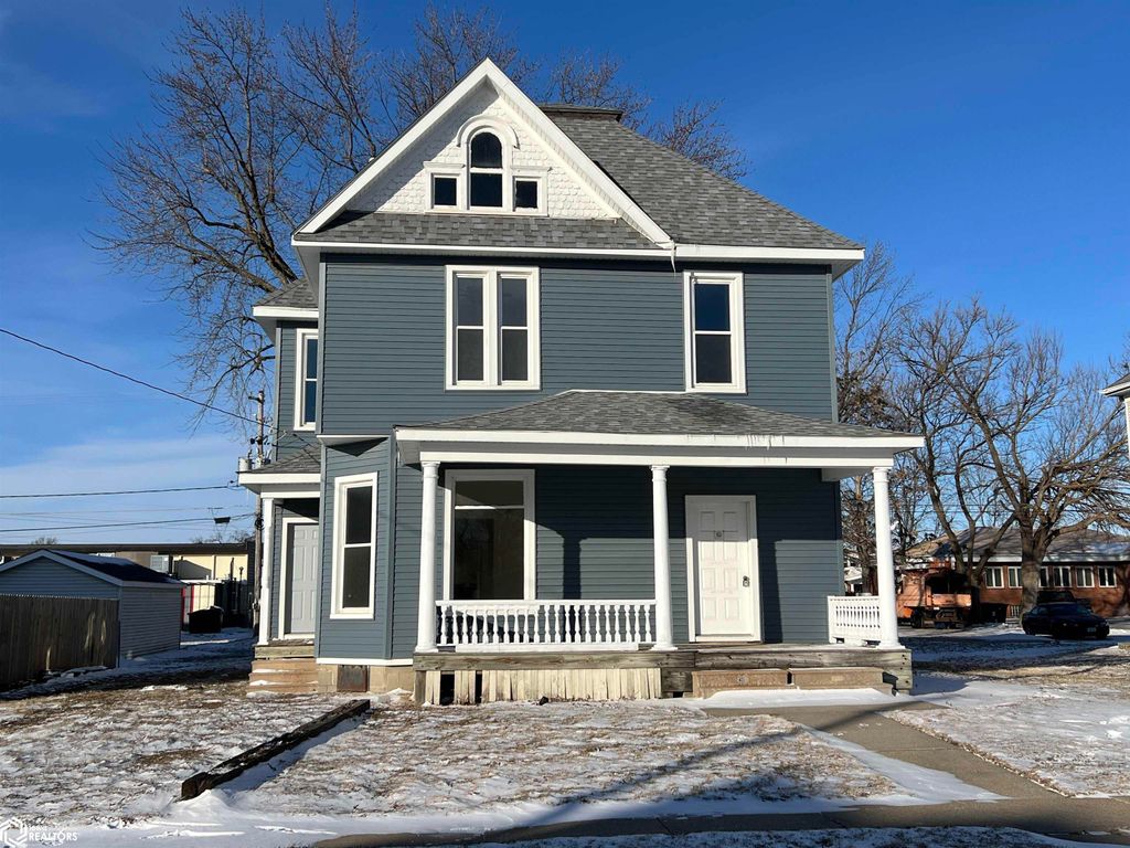 Photo of 412 S 2nd Avenue E, Newton, IA 50208 (MLS # 6334991)