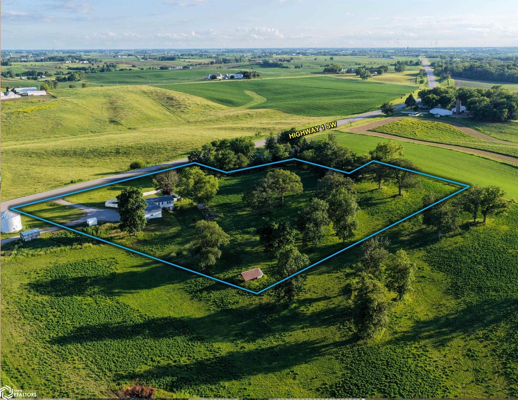 Photo of 2502 Highway 1 SW, Iowa City, IA 52246 (MLS # 6339316)