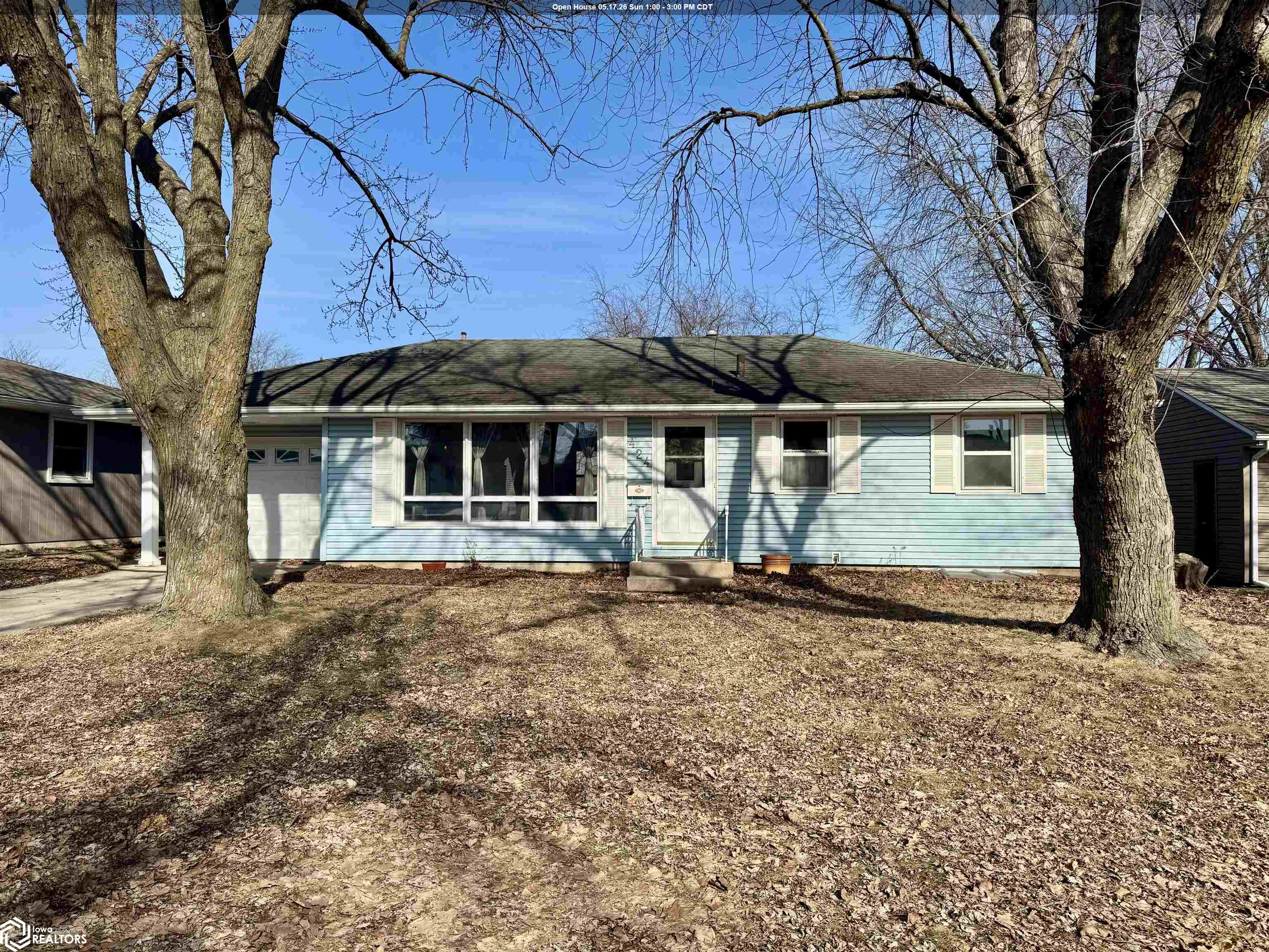 Photo 1 of 18 — 424 22nd Street SW, Mason City, IA 50401
