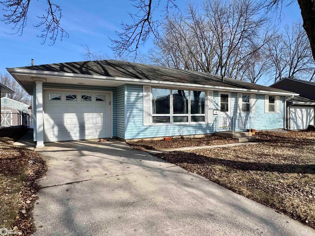 Photo of 424 22nd Street SW, Mason City, IA 50401 (MLS # 6335572)