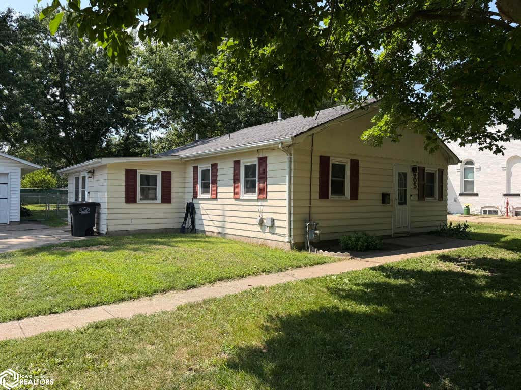 Photo of 605 S Walnut Street, Mount Pleasant, IA 52641 (MLS # 6340914)