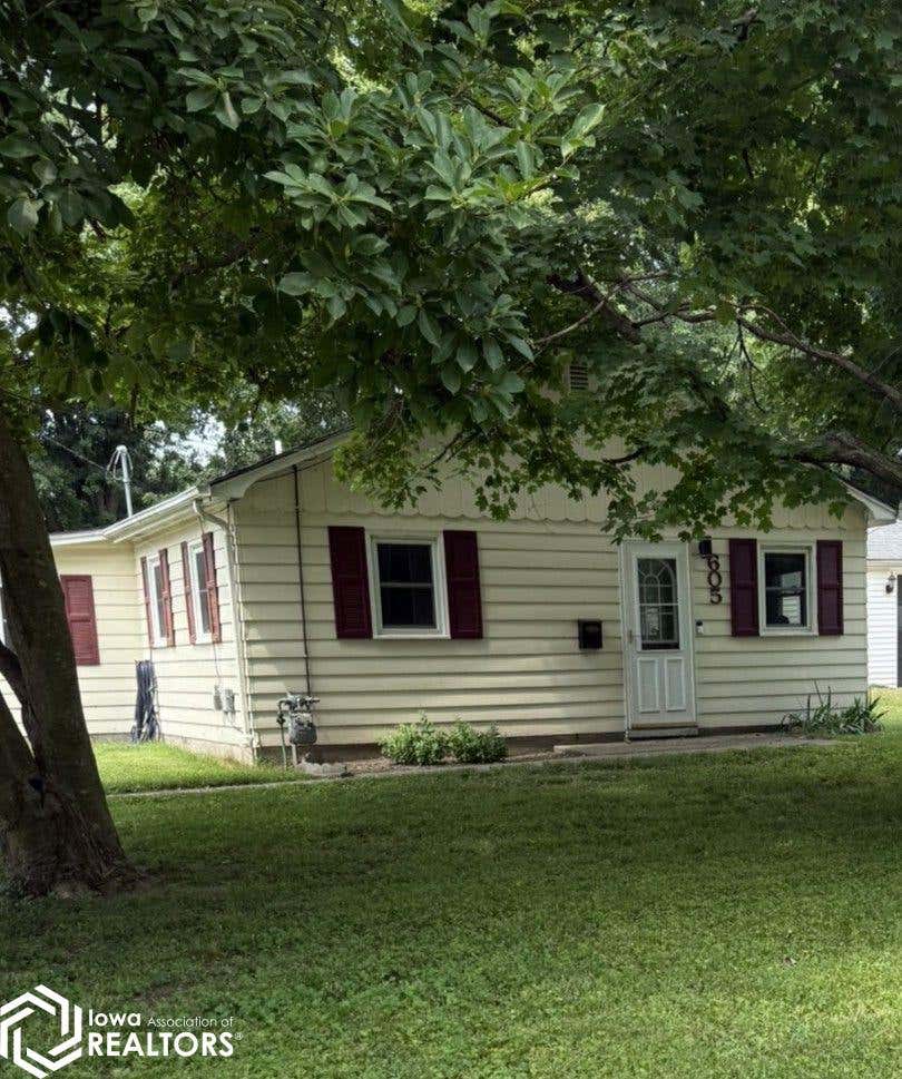 Photo of 605 S Walnut Street, Mount Pleasant, IA 52641 (MLS # 6340914)