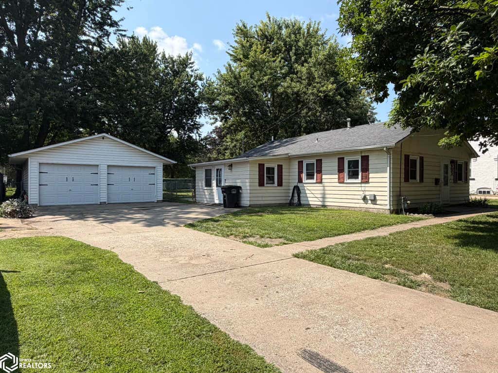 Photo of 605 S Walnut Street, Mount Pleasant, IA 52641 (MLS # 6340914)