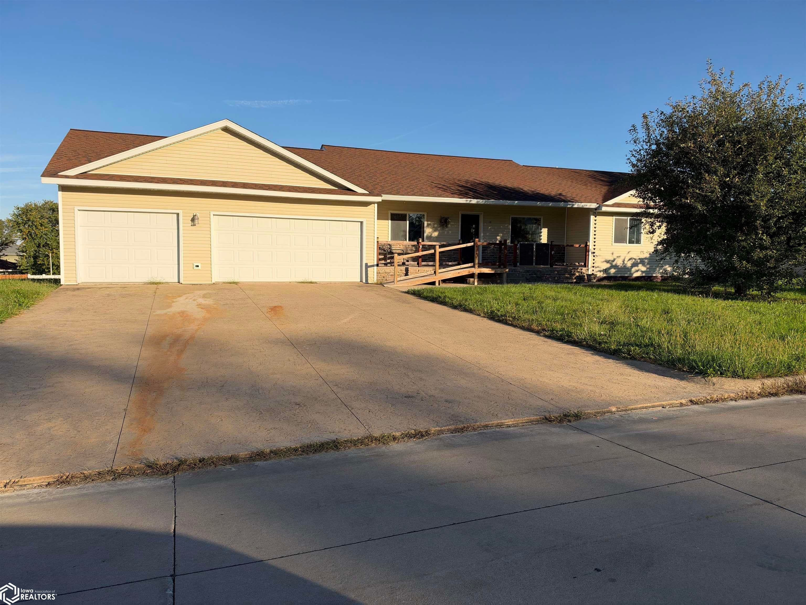 10 Hickory Circle