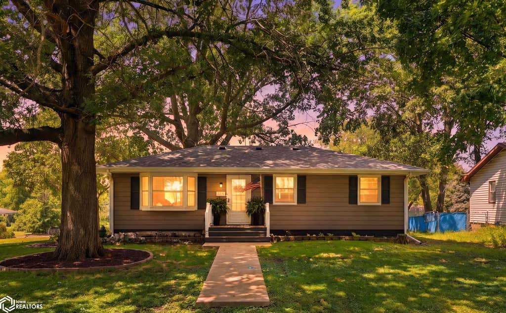 Photo of 519 S 2Nd Avenue, Danville, IA 52623 (MLS # 6340719)